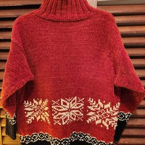 Gorgeous, cozy sweater, brand 525, S